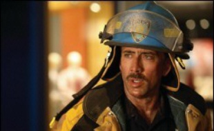 "World Trade Center", d'Oliver Stone s'inspire d'une histoire vraie: Stone raconte le miraculeux sauvetage de deux policiers de l'Autorité portuaire de New York, pris au piège le 11 septembre 2001 dans les décombres des tours jumelles.