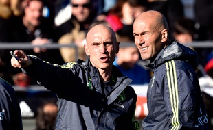Zinedine Zidane (à droite) et son adjoint David Bettoni, le 5 janvier 2016