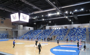 Les handballeurs cessonnais s'entraînent dans la Glaz Arena avant la réception d'Istres.
