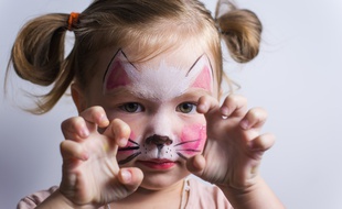Les coffrets de maquillage pour enfants contiendraient des substances dangereuses, selon 60 millions de consommateurs (illustration).