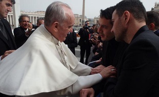 Jérôme Kerviel et son avocat David Koubbi ont rencontré le Pape François au Vatican, le 19 février 2014.