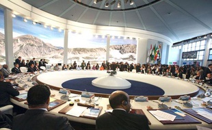 Table ronde finale du sommet du G8 à l'Aquila, en Italie, le 10 juillet 2009.