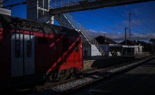 Ce train à grande vitesse Alfa Pendular reliait Lisbonne à Braga dans le nord du pays (illustration)