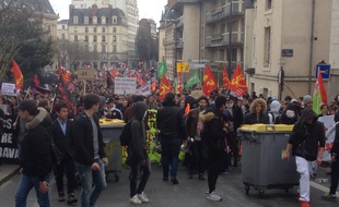 Plusieurs milliers de personnes défilent contre la loi Travail, ici à Rennes le 24 mars 2016.