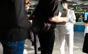 Des contrôles sanitaires à l'aéroport de Palma des Majorque.
