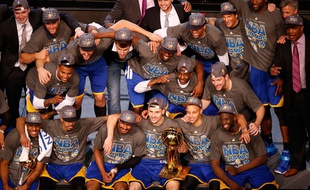 Golden State fête son titre le 16 juin 2015.