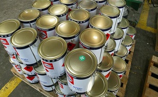 Les nouveaux produits de décoration et de construction, tels que peintures, isolants, moquettes, vernis ou colles, doivent désormais afficher leur niveau d'émissions polluantes afin de permettre aux consommateurs de choisir les moins nocifs pour l'air intérieur.