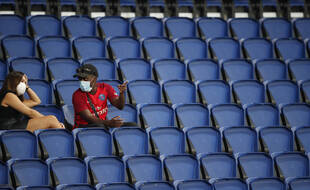 Des supporters masqués, au Parc des Princes à Paris, le 16 septembre 2020.
