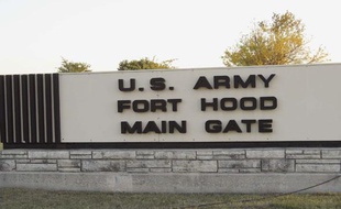 La porte d'entrée de la base militaire américaine de Fort Hood, à Killeen (Texas) où une fusillade s'est produite jeudi 5 novembre 2009.