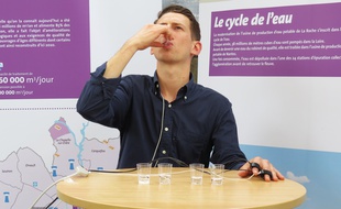 Un test du goût de l'eau, avec capteurs, mercredi 30 mai 2018 à Nantes.