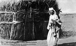 Charles Eugène de Foucauld, officier, explorateur et religieux, à Tamanrasset, en Algérie en 1905.