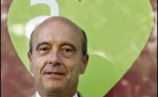 Alain Juppé a indiqué mardi qu'en cas de victoire de sa liste à l'élection municipale anticipée des 8 et 15 octobre à Bordeaux il entendait se mettre en "ordre de bataille" pour reprendre le contrôle de la Communauté urbaine de Bordeaux (CUB).