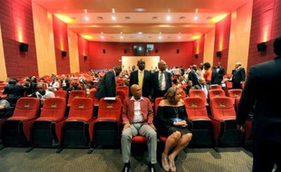 Le président haïtien Michel Martelly (c) avec sa femme Sophia, lors de la réouverture du ciné-théâtre Triomphe, le 19 juin 2015 à Port-au-Prince