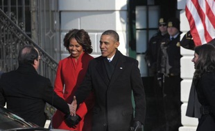 Le président français François Hollande est arrivé mardi matin à la Maison Blanche où il a été accueilli par Barack et Michelle Obama au deuxième jour d'une visite d'Etat riche en symboles et en décorum.