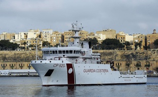 Le navire des garde-côtes italiens Gregoretti en 2015.