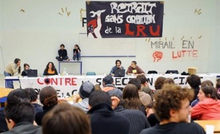 Le Mirail à Toulouse a été fermé dans sa totalité et "jusqu'à nouvel ordre" par son président Daniel Filâtre, après l'occupation des locaux administratifs lundi par une centaine d'étudiants qui ont causé de "graves incidents" (dégradations notamment), condamnés par la ministre Valérie Pécresse.