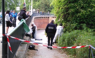 Jeudi après-midi, sur les berges du Canal du Midi, au niveau de la rue Colombette, où de nouvelles parties d'un corps humain ont été retrouvés.