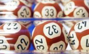 Les quatorze joueurs européens, qui ont trouvé les cinq bons numéros et une bonne étoile du deuxième rang du Super Euro Millions, dont le tirage a eu lieu vendredi soir, toucheront en fait chacun 9.839.059 euros, a annoncé la Française des Jeux
