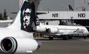 Un avion d'Alaska Airlines, compagnie cible du vol d'un avion à l'aéroport de Seattle.