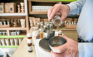 Une herboristerie Bordelaise propose des cours pour confectionner des cosmétiques.