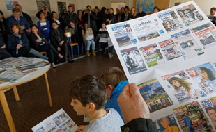 Une séance d'éducation aux médias, dans le cadre de la semaine d’éducation aux médias, à Paris 12e, le lundi 23 mars 2015.