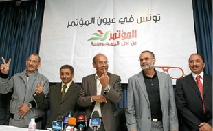 Moncef Marzouki (au centre), leader du CPR, hier, lors d'une conférence de presse à Tunis.