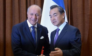 La Chine "salue l'accord" conclu entre Etats-Unis et Russie sur les armes chimiques syriennes, a déclaré dimanche le ministre chinois des Affaires étrangères, M. Wang Yi, lors d'une rencontre à Pékin avec son homologue français Laurent Fabius.