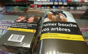 Des paquets de cigarettes et de tabac neutres, illustration