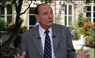 Jacques Chirac a affirmé vendredi ne pas être encore à "l'heure du bilan", donnant au gouvernement des consignes pour les derniers mois de son mandat et laissant toujours planer le doute sur ses intentions, lors de la traditionnelle interview télévisée du 14 juillet.