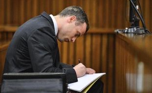 L'athlète Oscar Pistorius dans la salle d'audience le 30 juin 2014 à Pretoria