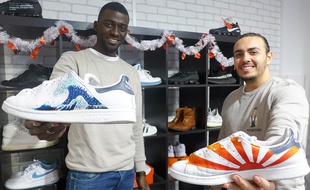 Yohan Porquet et Dimitri Baril redonnent vie à vingt paires par semaine dans leur boutique Old New Shoes.