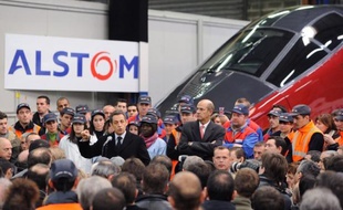 Le candidat Nicolas Sarkozy est venu illustrer mardi près de La Rochelle, sur les terres de son ex-rivale socialiste Ségolène Royal, sa promesse de défendre la "France des usines" sur un site du groupe Alstom, qu'il s'est à nouveau targué d'avoir sauvé.