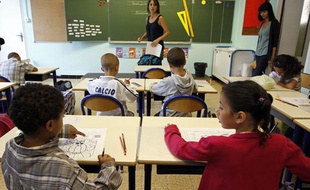 Des élèves dans une classe de primaire à Marseille, le 2 septembre 2010.