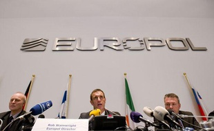Rob Wainright, le directeur d'Europol, lors d'un point presse sur une enquête sur la corruption dans le football européen, le 4 février 2013, à la Haye.