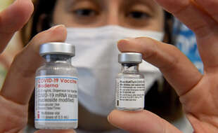 Le vaccin Moderna n'est pas recommandé pour l'heure en France pour les rappels de 3e dose.