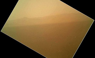 Première photo en couleur prise par le robot Curiosity sur la planète Mars, le 7 août 2012.