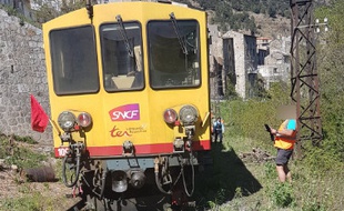 Le train jaune a déraillé, mardi, dans les Pyrénées-Orientales.