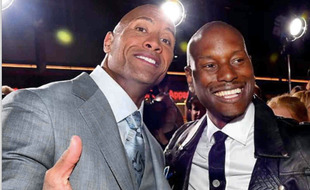 Les acteurs Dwayne Johnson et Tyrses Gibson