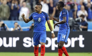 Dimitri Payet en larmes après le but vainqueur contre la Roumanie.