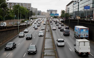 Sur le périphérique parisien le 11 mai, ce n'était pas encore l'affluence habituelle, mais la reprise du trafic génère un bruit auquel les riverains n'étaient plus habitués.