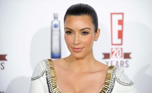 La star de la téléréalité américaine, Kim Kardashian, arrive à la fête d'anniversaire de la chaîne E!, à West Hollywood, le 24 mai 2010.