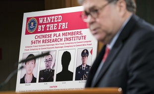 Le ministre de la Justice américain William Barr annonce l’inculpation de quatre agents chinois, lors d’une conférence de presse le 10 février 2020.