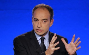 "Cette nuit, la zone euro a fait un pas décisif vers le sauvetage de la Grèce, de la zone euro et de notre système financier", se félicite le secrétaire général de l'UMP Jean-François Copé.