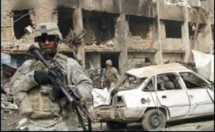 Six soldats américains ont été tués dimanche au cours de plusieurs attaques aux environs de Bagdad, en dépit du plan de sécurisation de la capitale qui mobilise plus de 30.000 Américains et Irakiens.