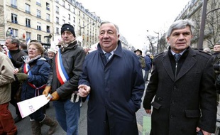 Le sénateur Gérard Larcher (c) lors d'une manifestation à Paris le 13 janvier 2013