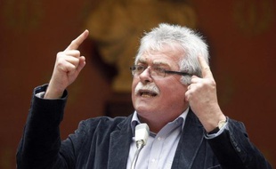 Les députés du Front de Gauche vont déposer rapidement une proposition de loi sur l'interdiction des licenciements boursiers, a indiqué mardi à la presse leur chef de file, André Chassaigne.