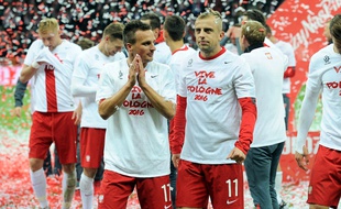Le joueur du Stade Rennais Kamil Grosicki (à d.), après la qualification de la Pologne pour l'Euro 2016.