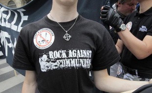 Un militant du GUD lors d'une manifestation à Paris le 8 mai 2011