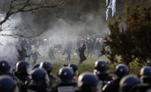 Des images d'affrontements sur la ZAD dimanche.