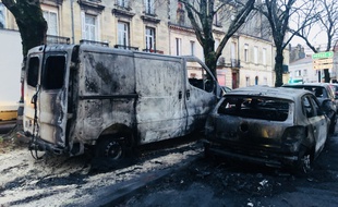 Une dizaine de voitures a pris feu à Bordeaux.